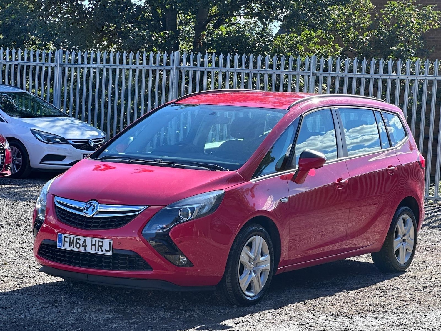 Used Vauxhall Zafira Tourer 2015 for sale - 76032133: Photo 3