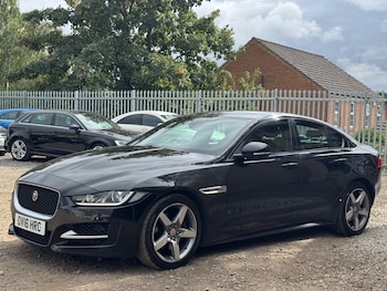 Used Jaguar XE 2016 for sale - 79453390: Photo