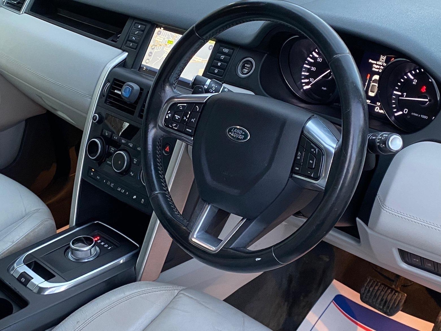 Used Land Rover Discovery Sport 2015 for sale - 76994837: Photo 4