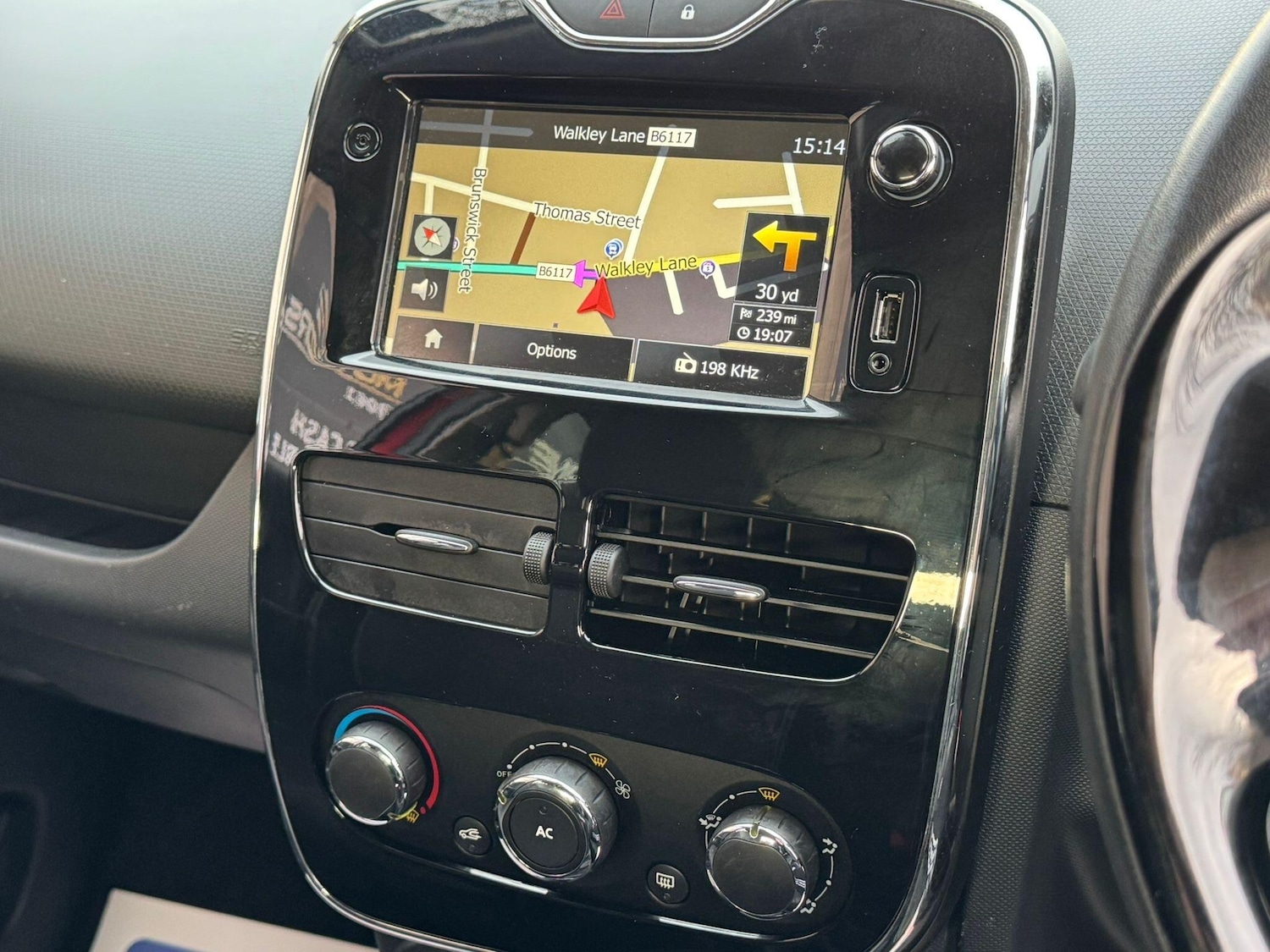 Used Renault Clio 2013 for sale - 77202938: Photo 19