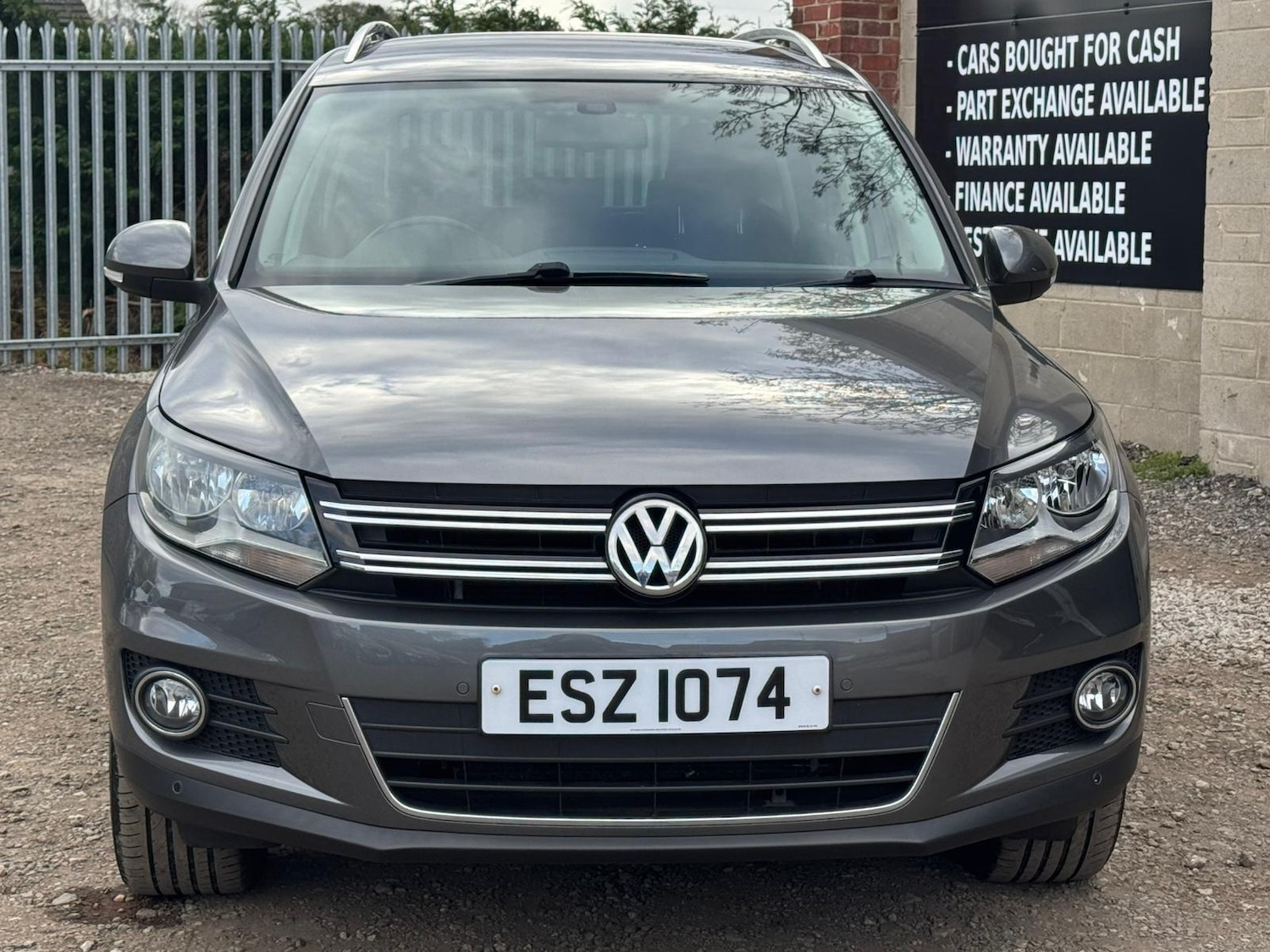 Used Volkswagen Tiguan 2015 for sale - 78204530: Photo 2