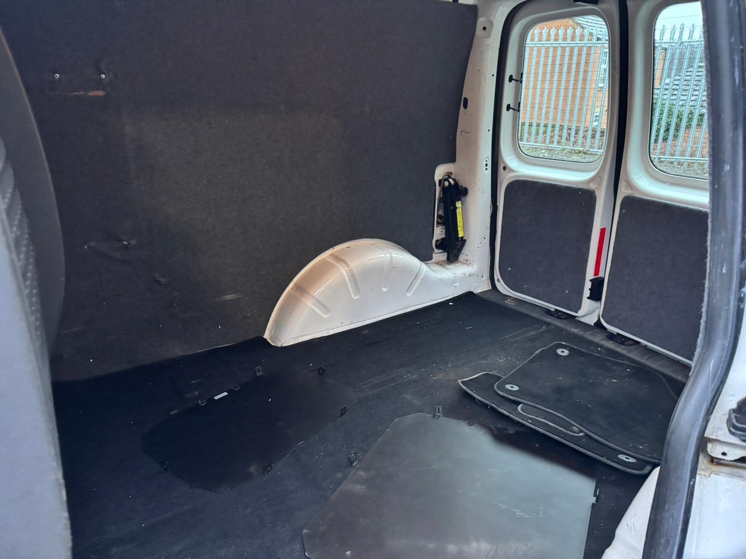 Used Volkswagen Caddy 2011 for sale - 78127687: Photo 12