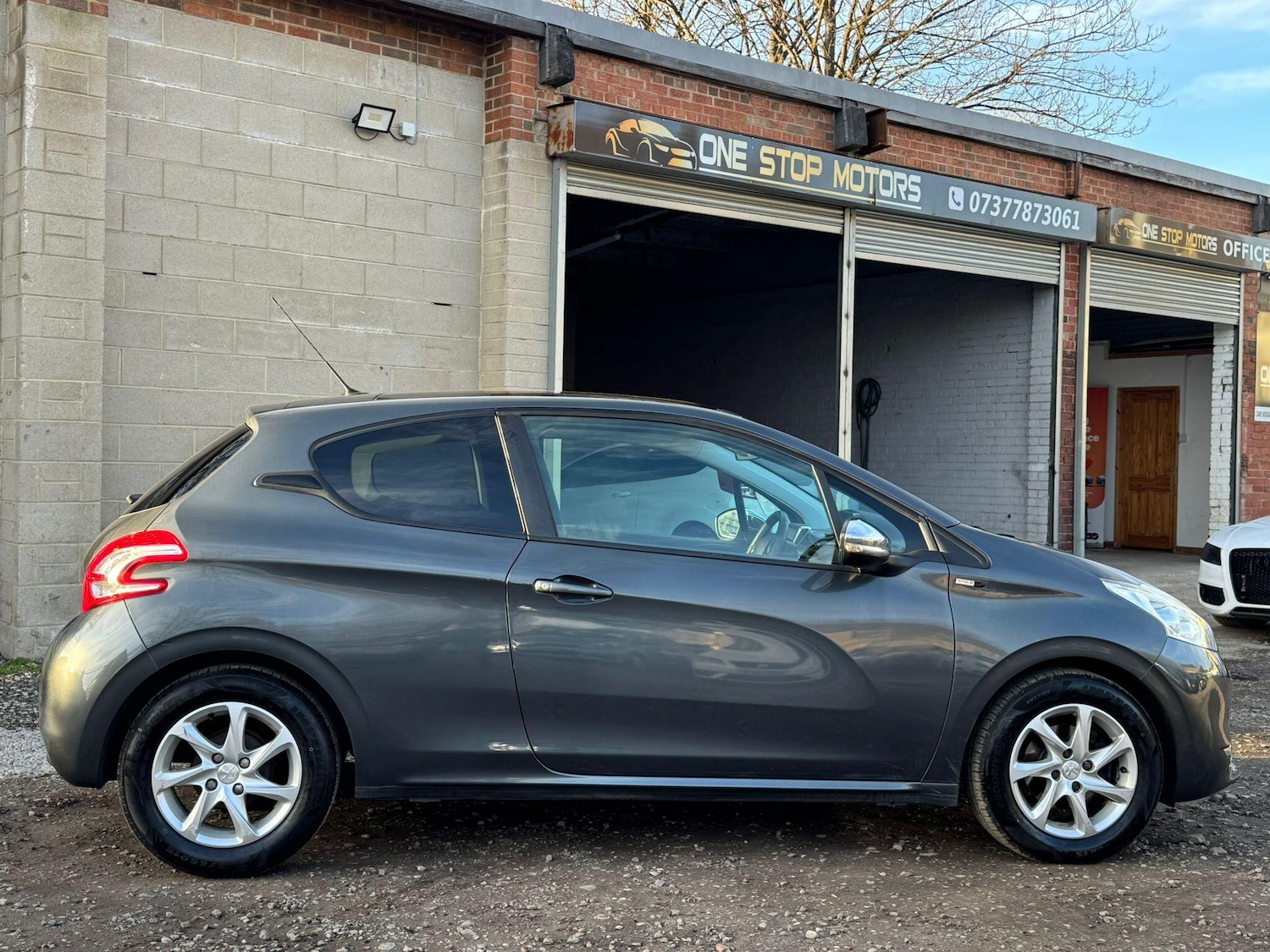 Used Peugeot 208 2015 for sale - 77657609: Photo 10