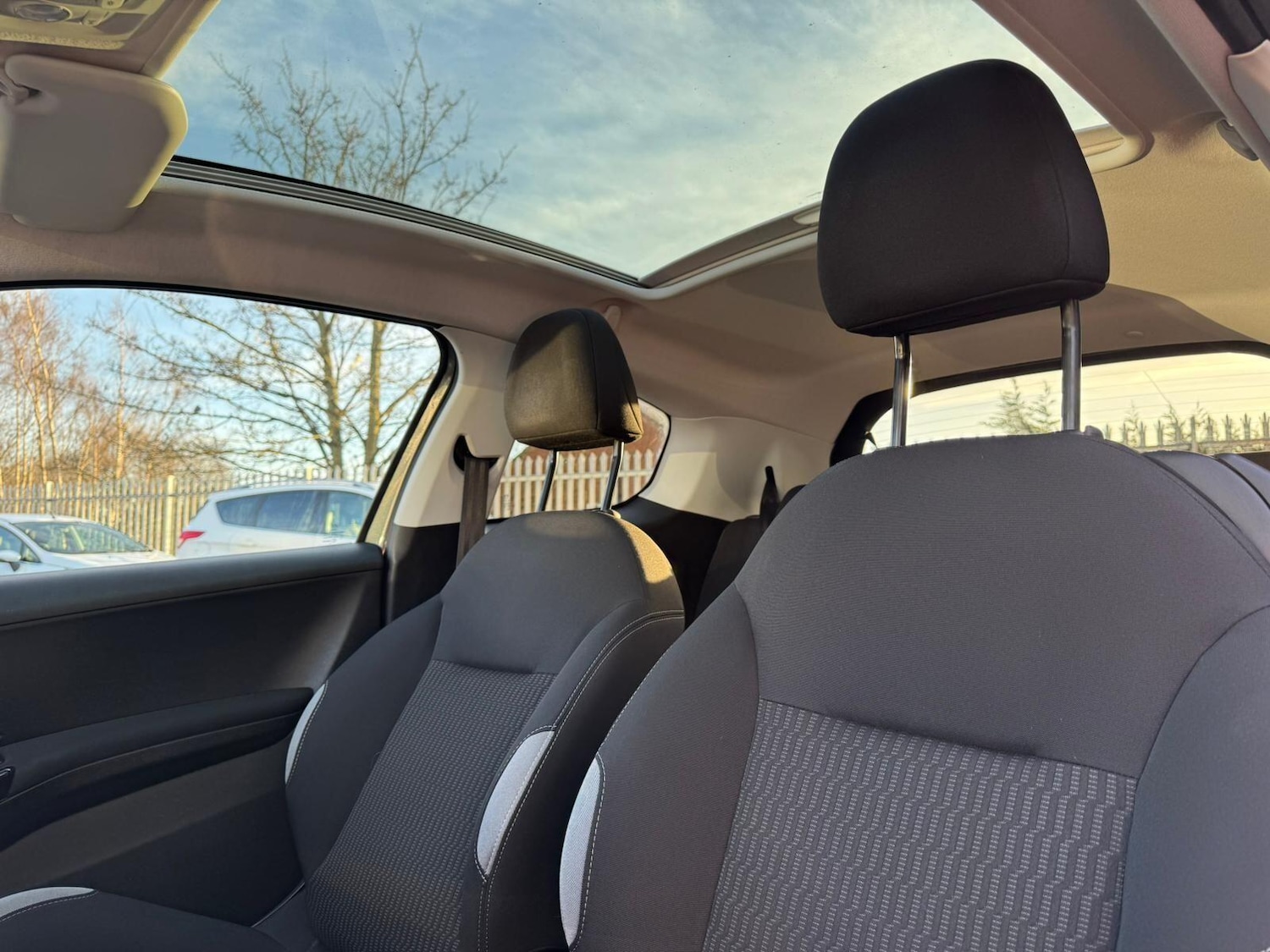 Used Peugeot 208 2015 for sale - 77657609: Photo 12