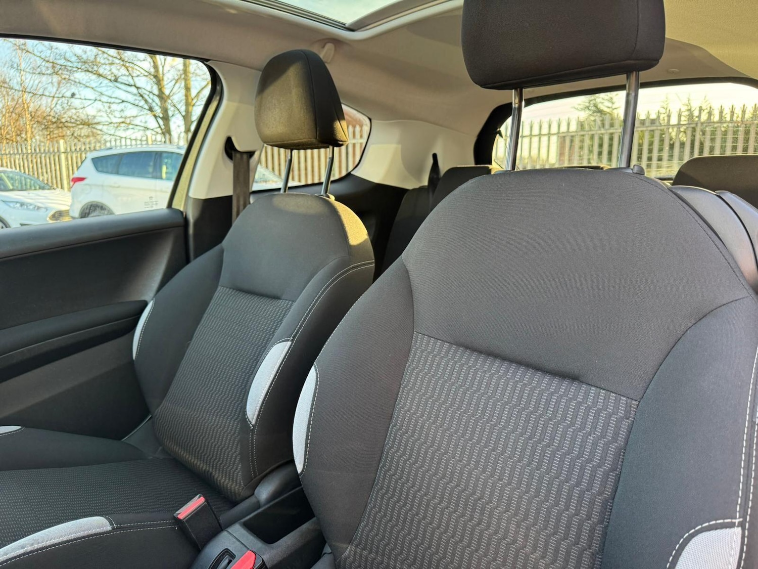 Used Peugeot 208 2015 for sale - 77657609: Photo 14