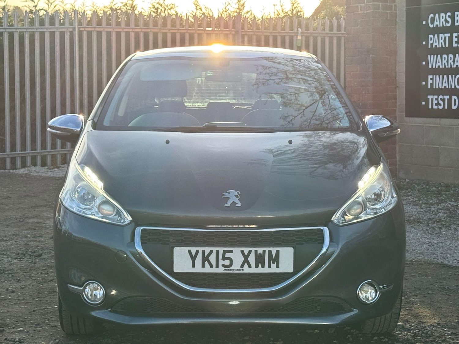 Used Peugeot 208 2015 for sale - 77657609: Photo 2