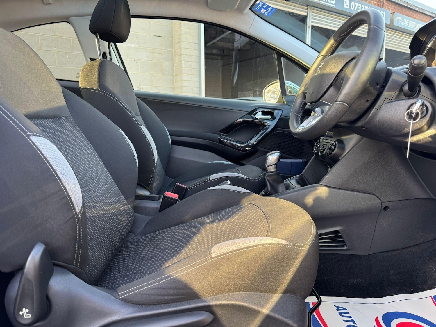 Used Peugeot 208 2015 for sale - 77657609: Photo 5