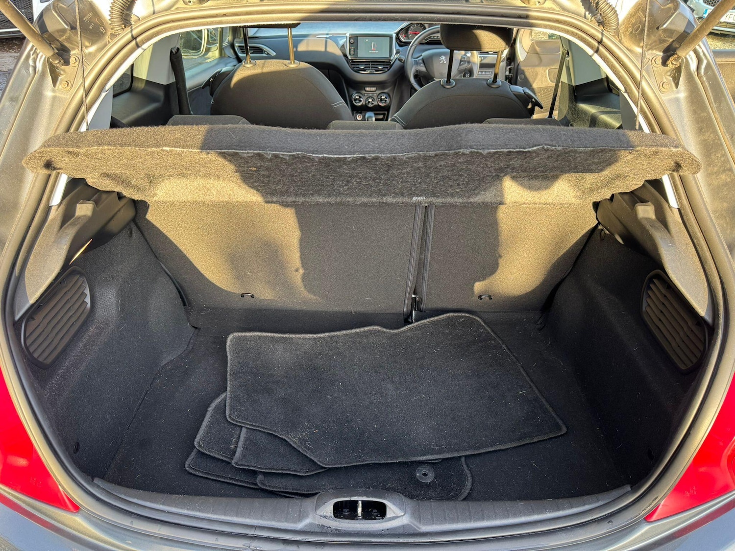 Used Peugeot 208 2015 for sale - 77657609: Photo 9