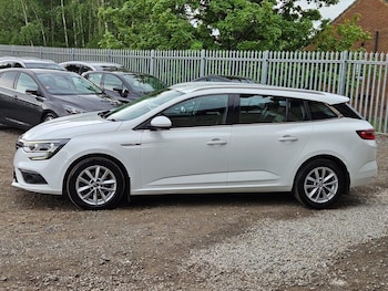 Used Renault Megane 2018 for sale - 78517430: Photo