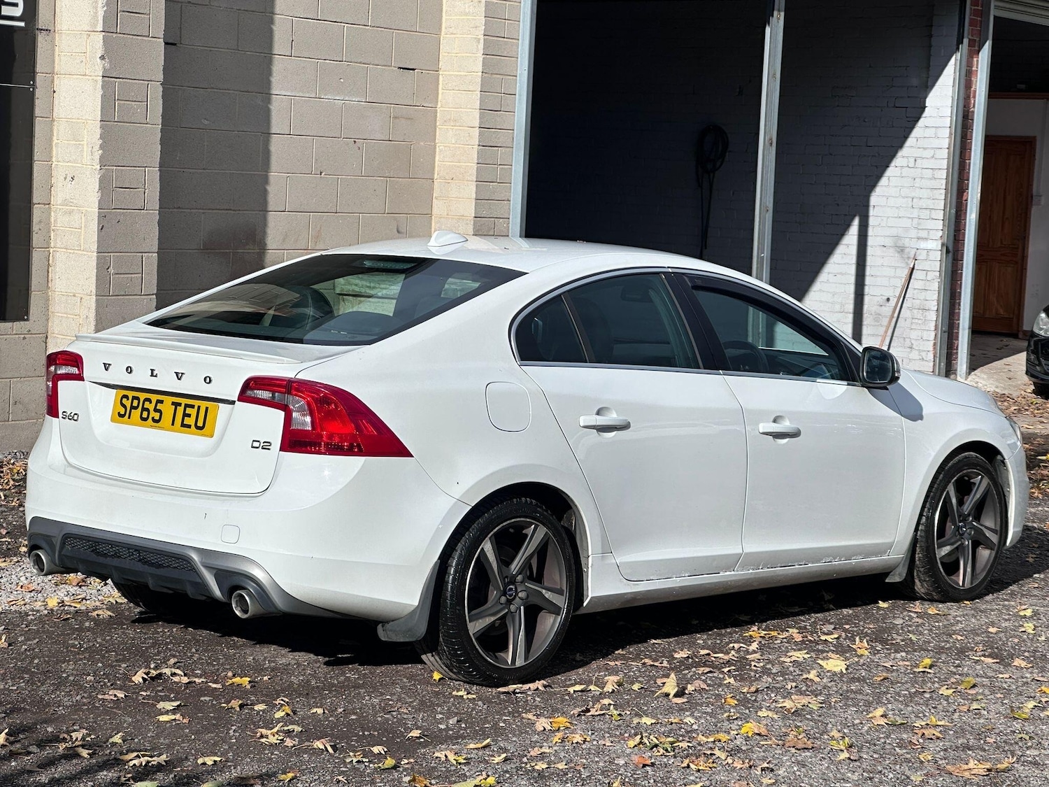 Used Volvo S60 2015 for sale - 76377708: Photo 16