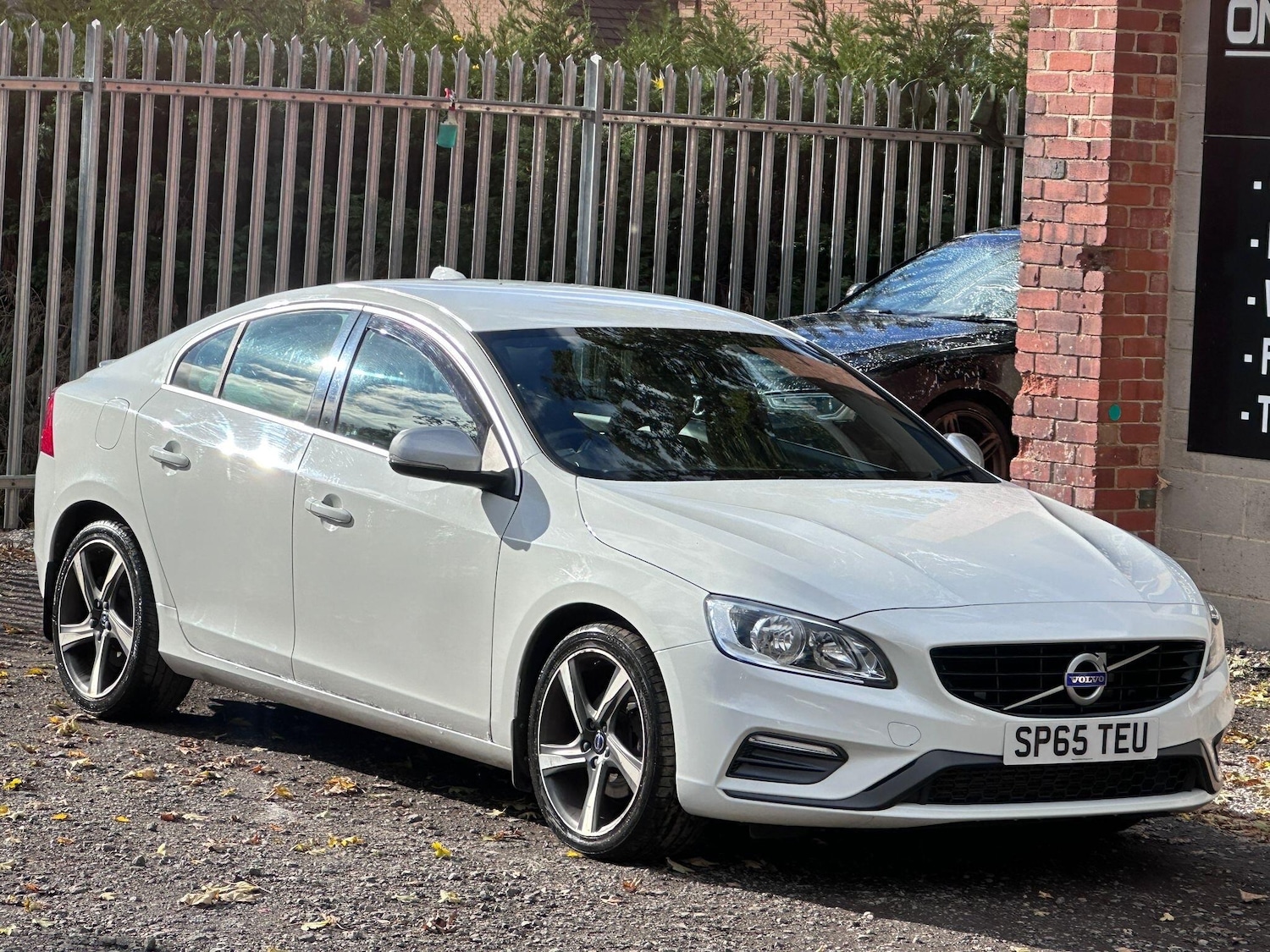 Used Volvo S60 2015 for sale - 76377708: Photo 9