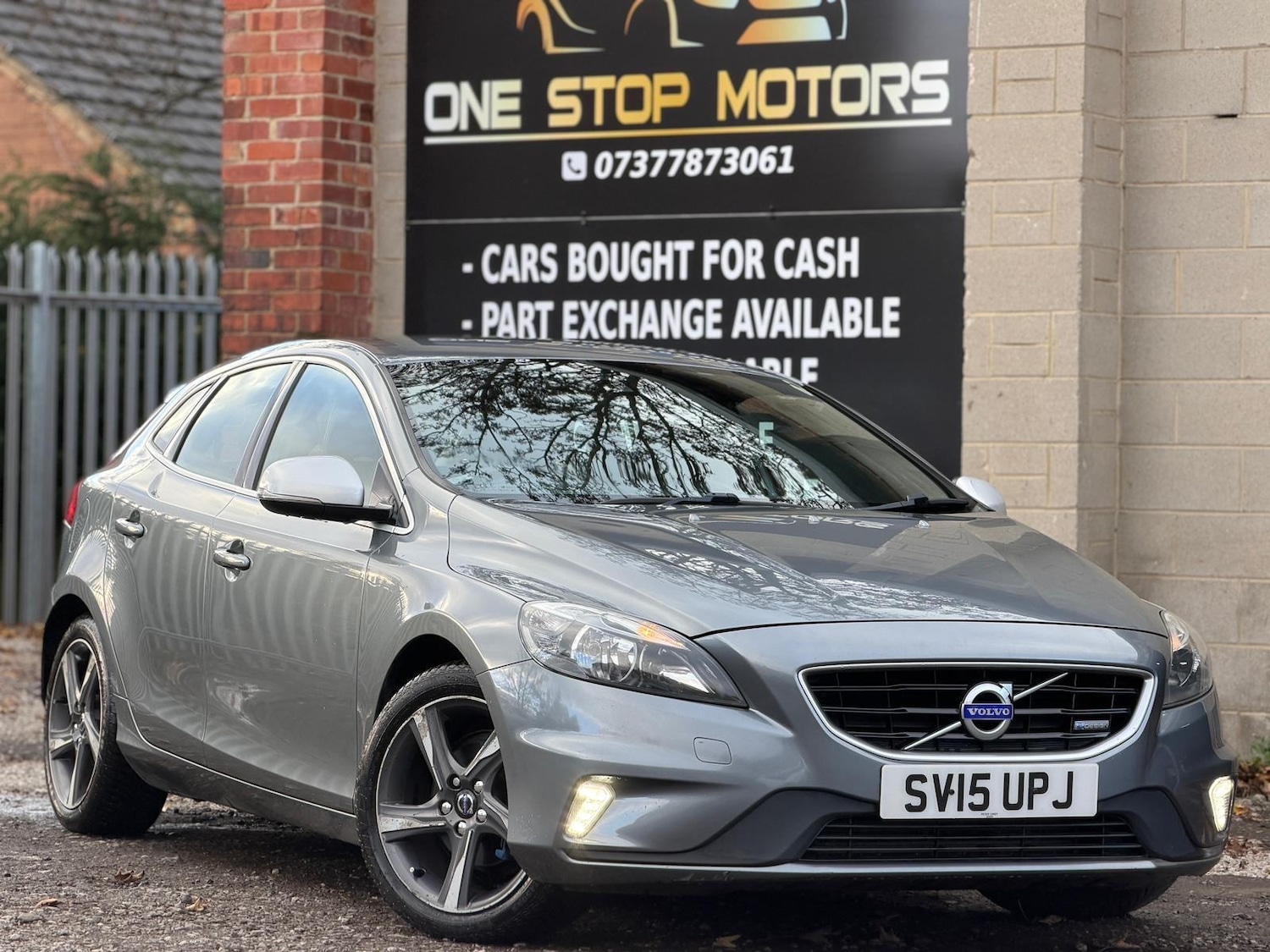 Used Volvo V40 2015 for sale - 76522309: Photo 1