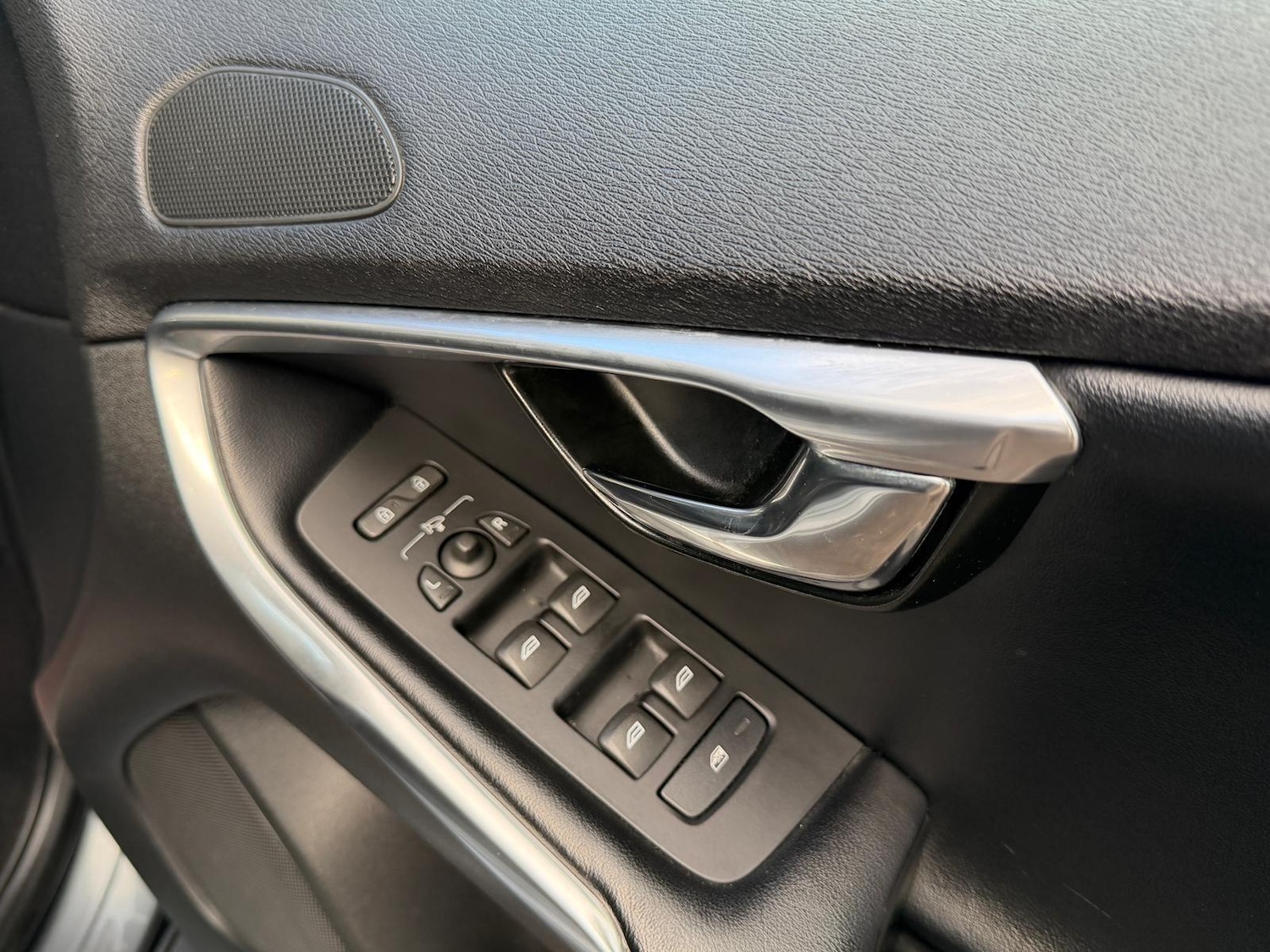 Used Volvo V40 2015 for sale - 76522309: Photo 12