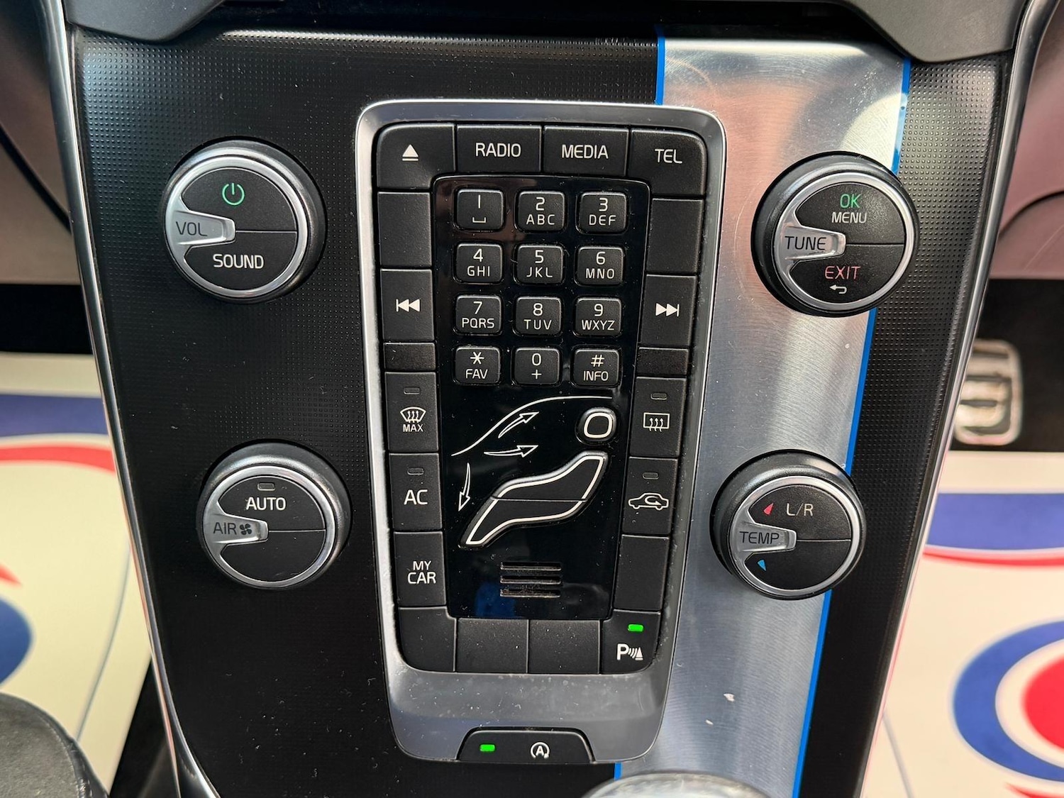 Used Volvo V40 2015 for sale - 76522309: Photo 17