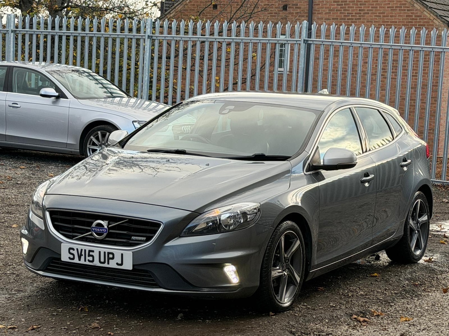 Used Volvo V40 2015 for sale - 76522309: Photo 3