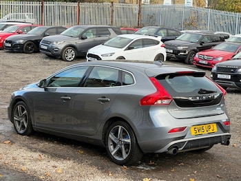 Used Volvo V40 2015 for sale - 76522309: Photo