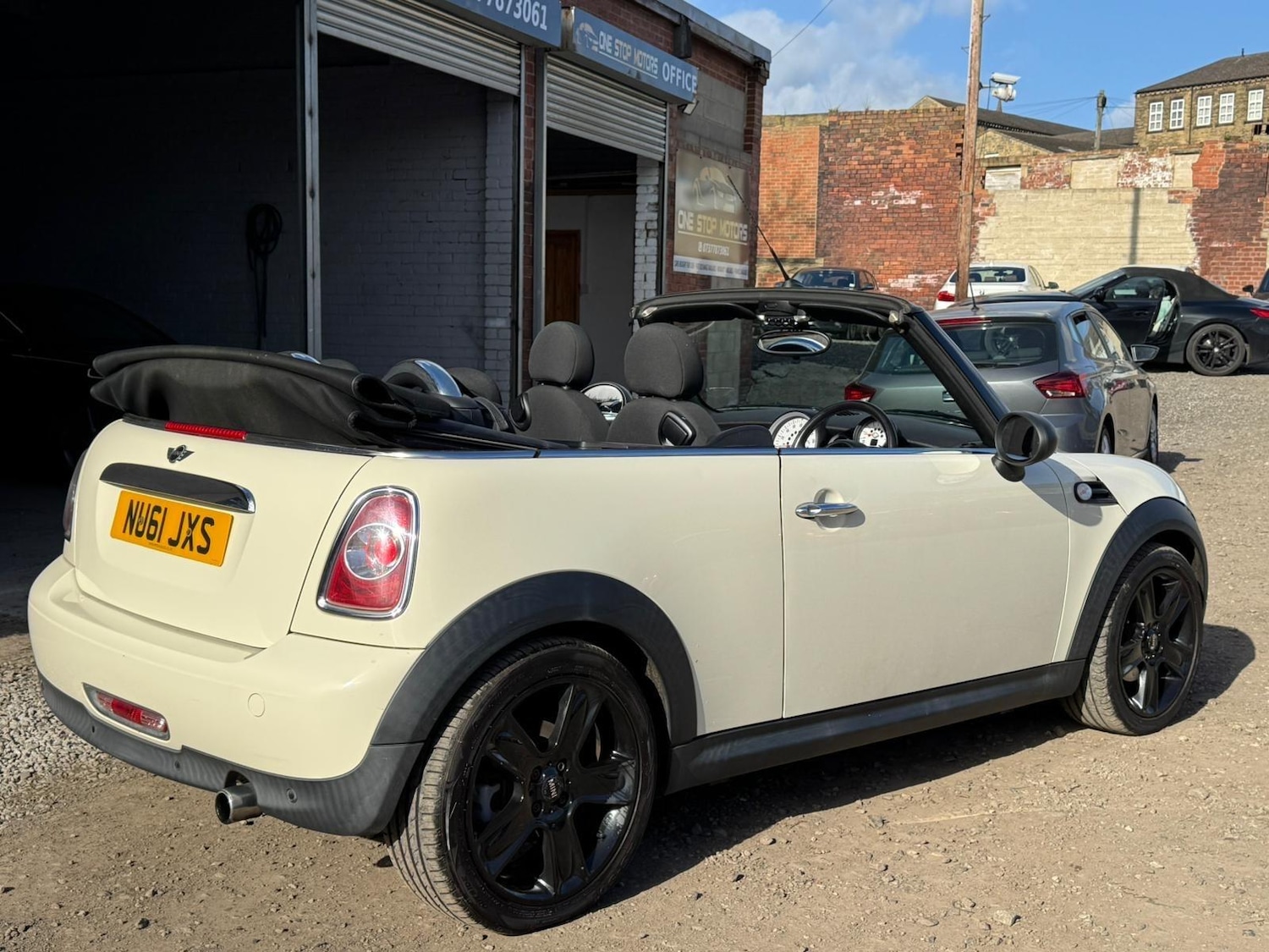 Used MINI Convertible 2011 for sale - 77994053: Photo 13