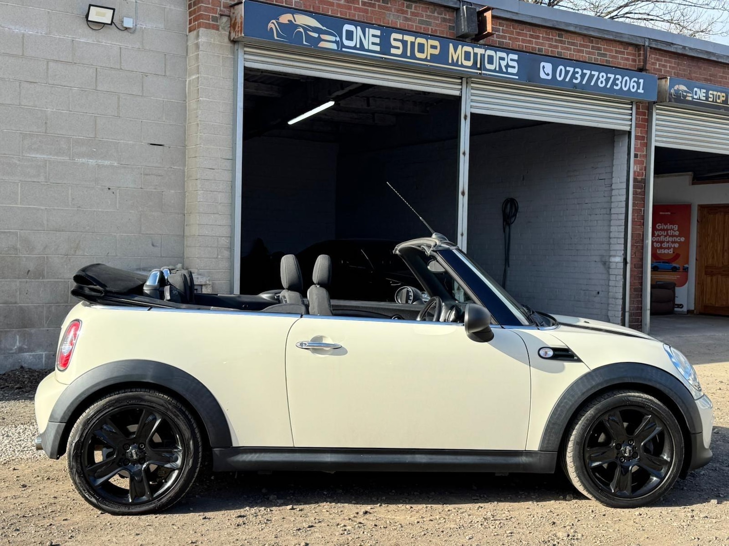 Used MINI Convertible 2011 for sale - 77994053: Photo 14
