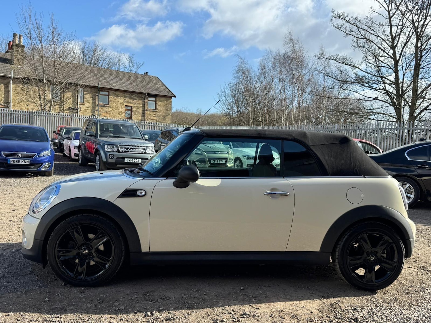 Used MINI Convertible 2011 for sale - 77994053: Photo 19