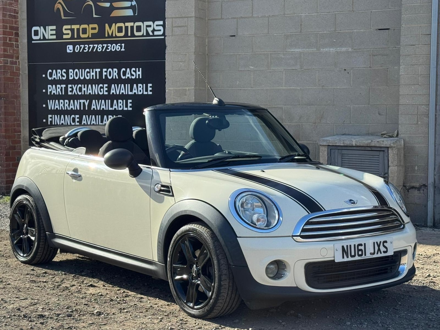 Used MINI Convertible 2011 for sale - 77994053: Photo 2