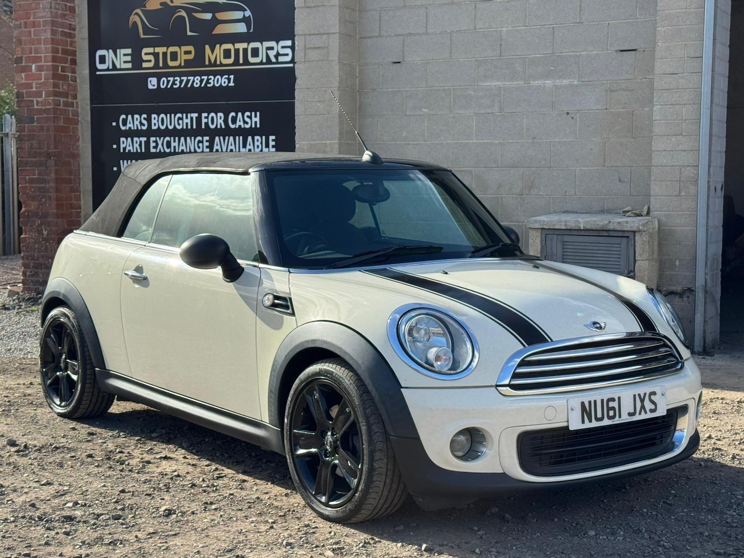 Used MINI Convertible 2011 for sale - 77994053: Photo 23