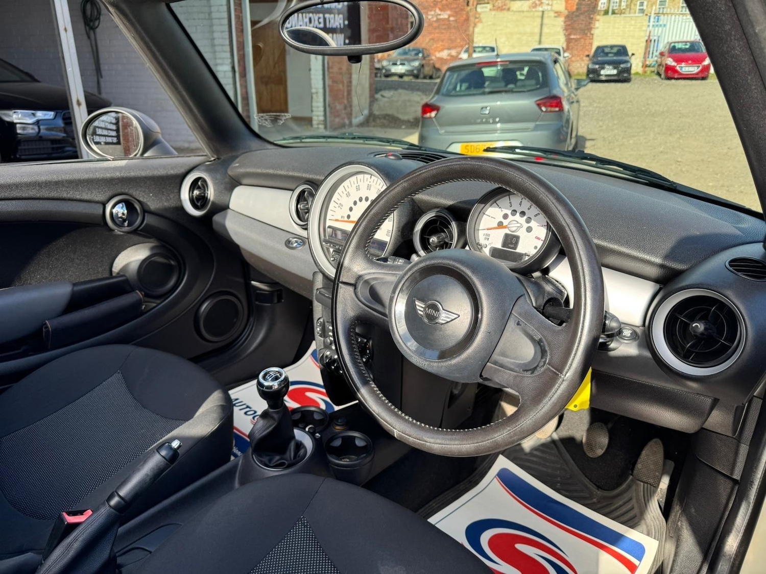 Used MINI Convertible 2011 for sale - 77994053: Photo 7