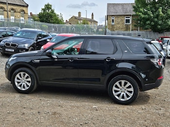 Used Land Rover Discovery Sport 2016 for sale - 79076055: Photo