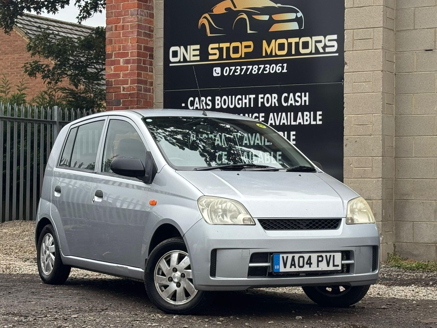 Used Daihatsu Charade 2004 for sale - 76136213: Photo 1