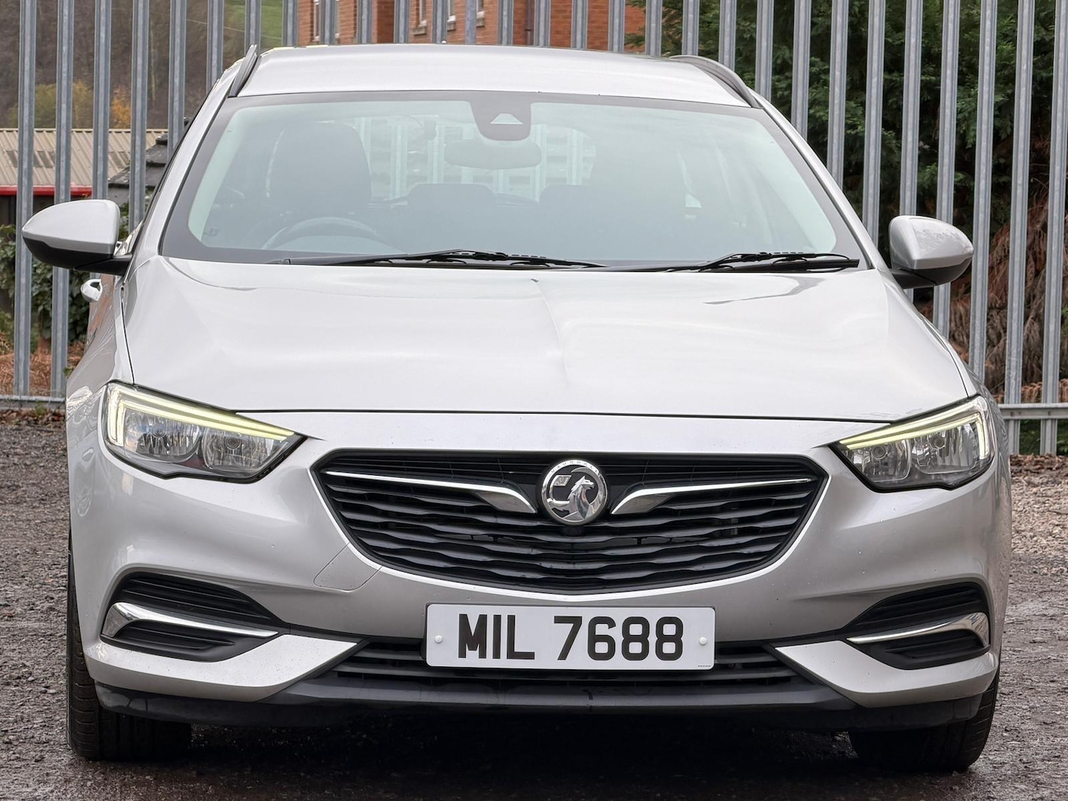 Used Vauxhall Insignia 2017 for sale - 76714237: Photo 2