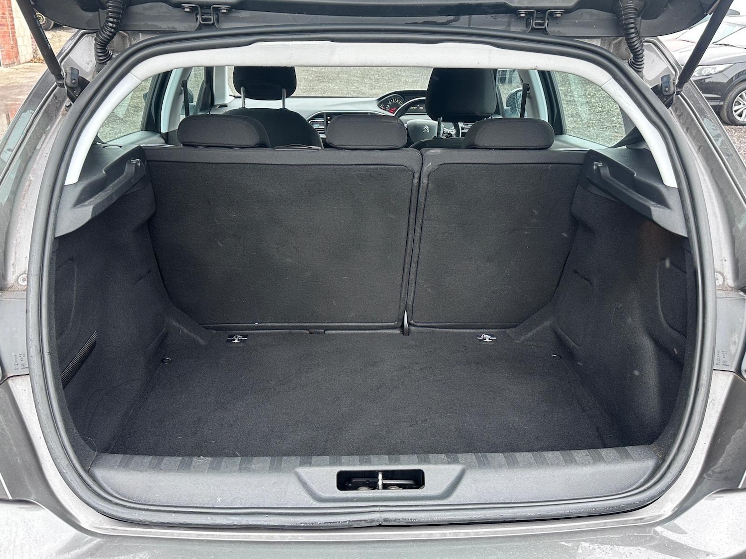 Used Peugeot 308 2016 for sale - 76926143: Photo 24