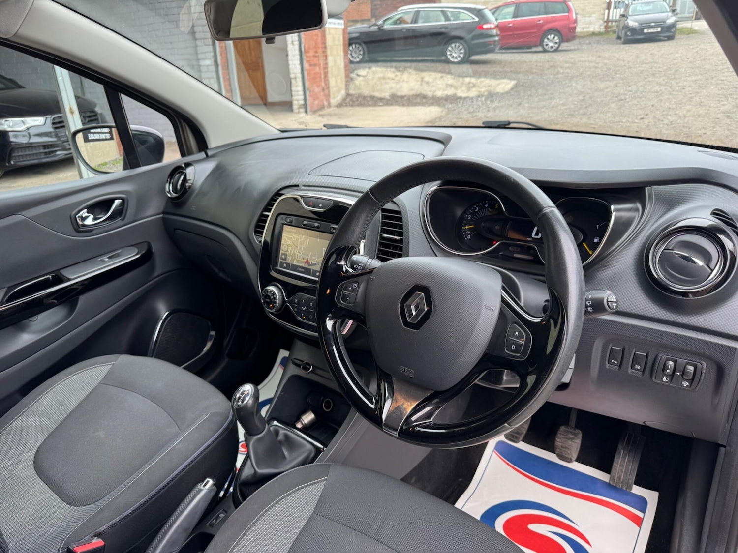 Used Renault Captur 2015 for sale - 77993909: Photo 5