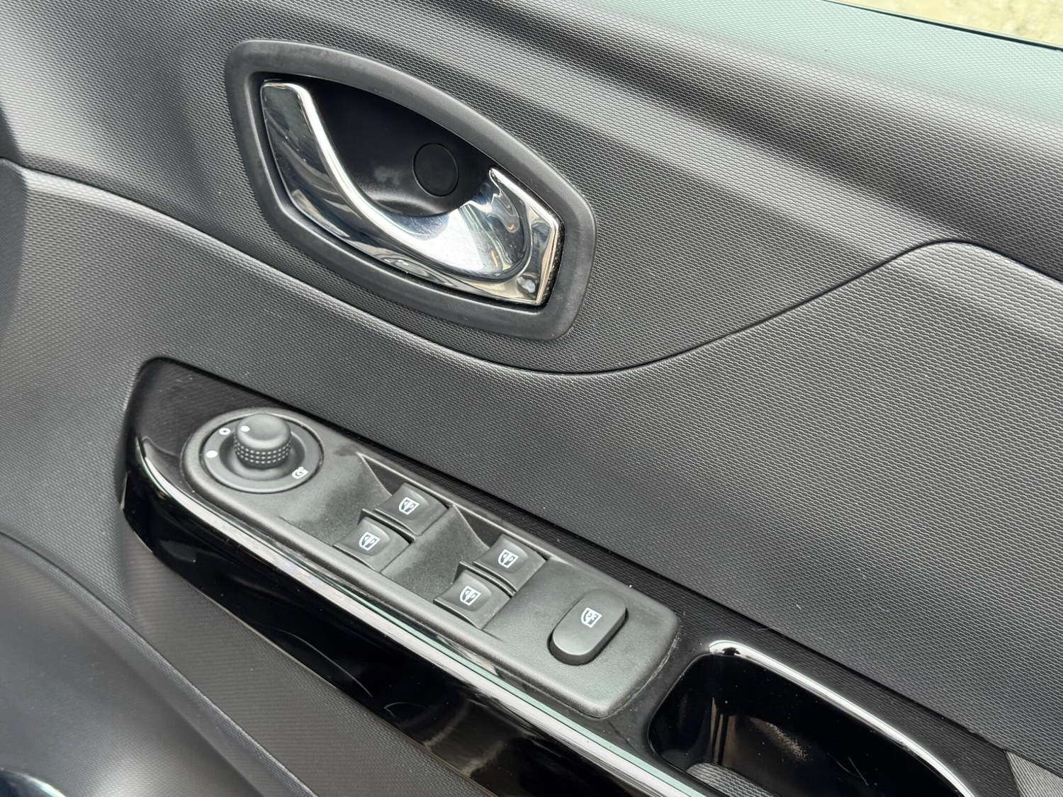 Used Renault Captur 2015 for sale - 77993909: Photo 7