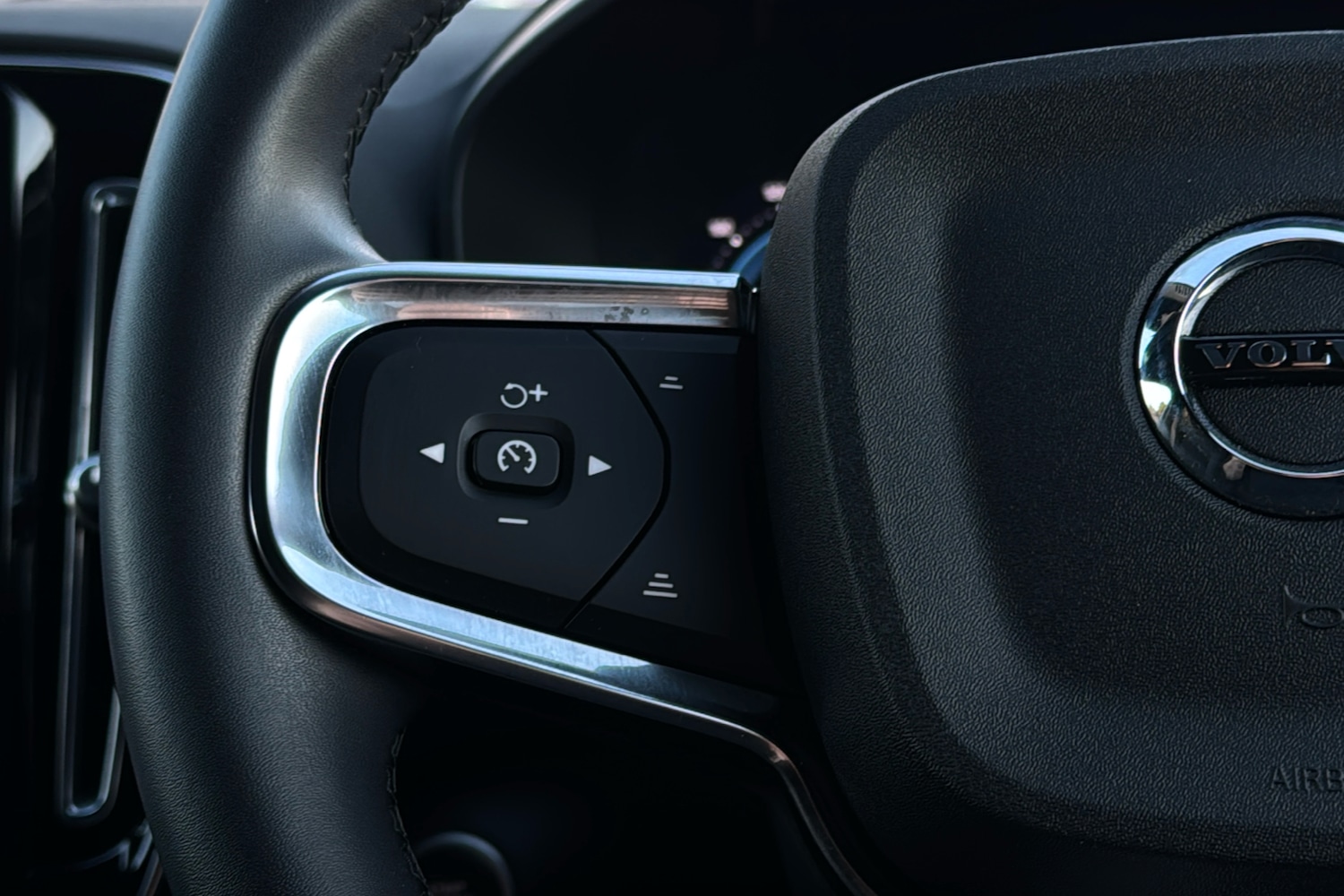 Used Volvo XC40 2023 for sale - 77164546: Photo 17