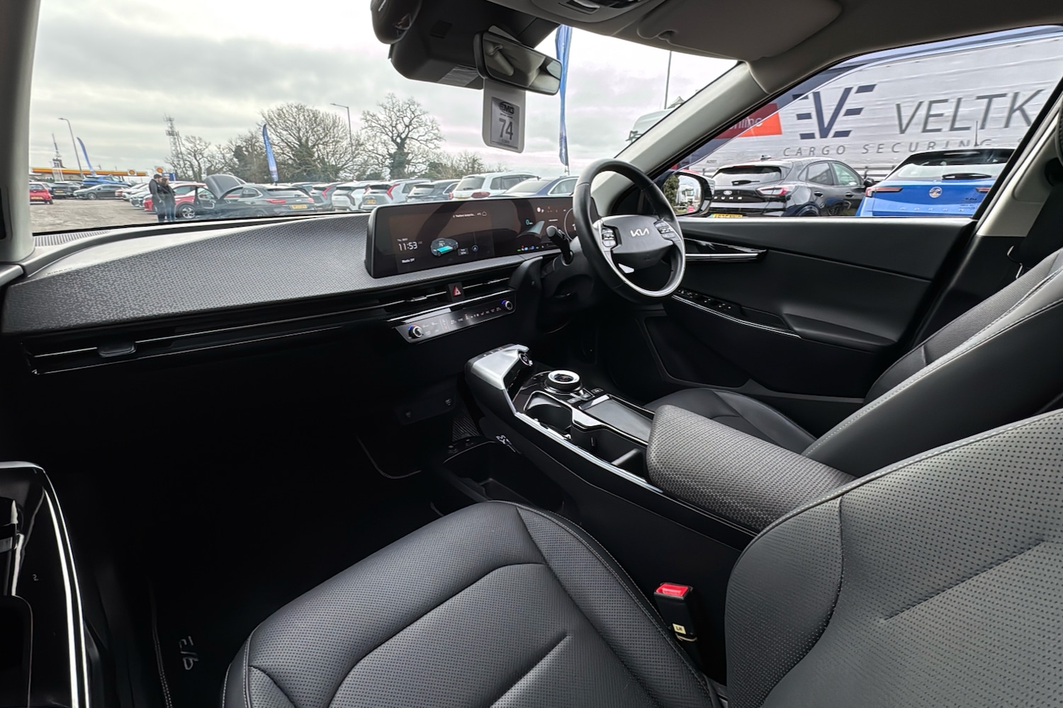 Used Kia EV6 2023 for sale - 77135228: Photo 11