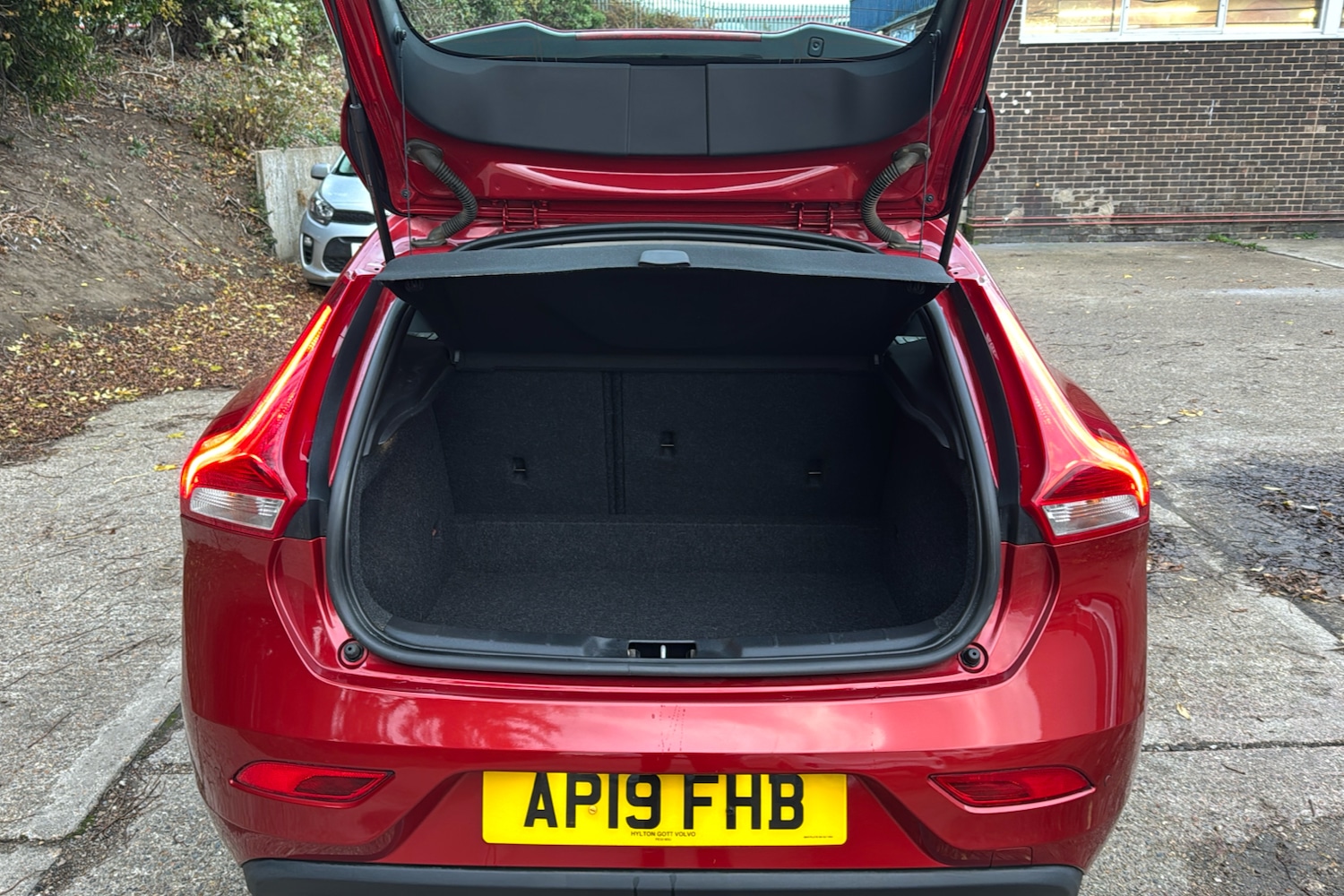 Used Volvo V40 2019 for sale - 76401616: Photo 19