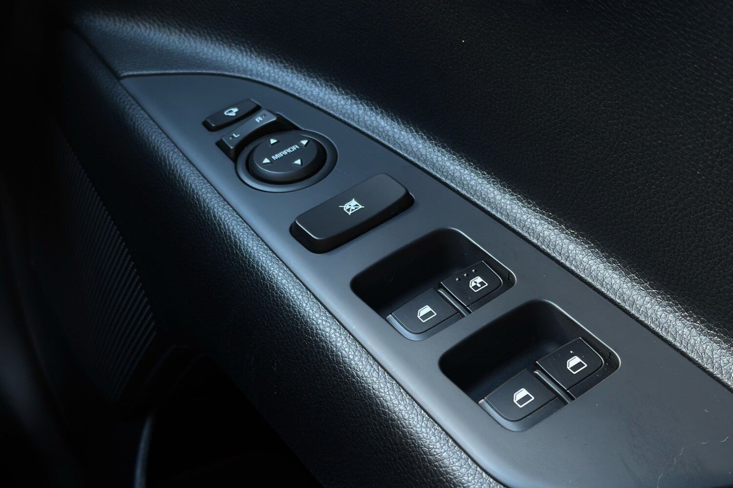 Used Kia Stonic 2024 for sale - 76156022: Photo 32