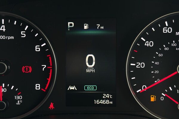 Used Kia Stonic 2023 for sale - 75517065: Photo 15