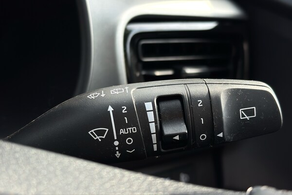Used Kia Stonic 2023 for sale - 75517065: Photo 32