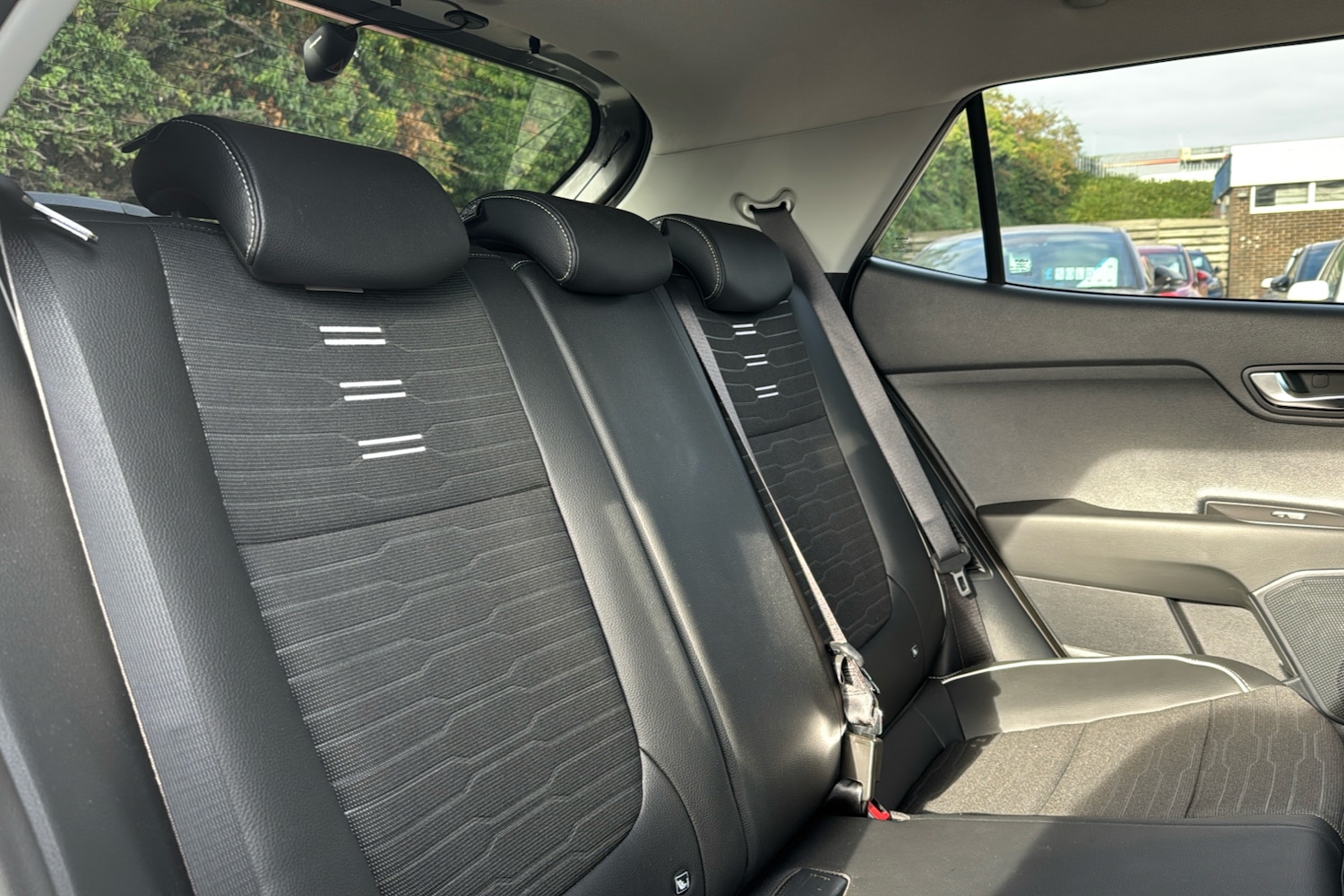 Used Kia Stonic 2025 for sale - 76718611: Photo 12