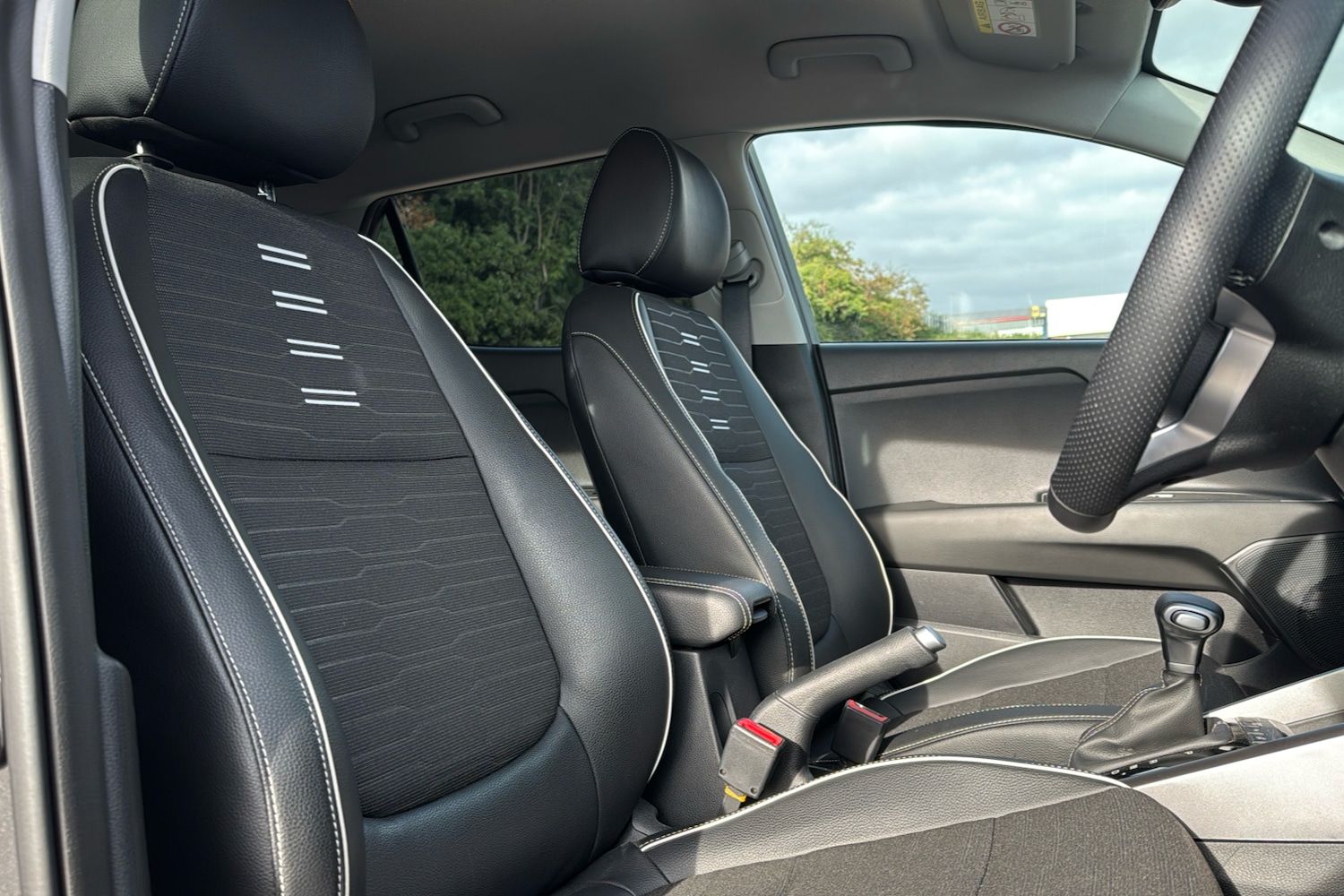 Used Kia Stonic 2025 for sale - 76718611: Photo 32