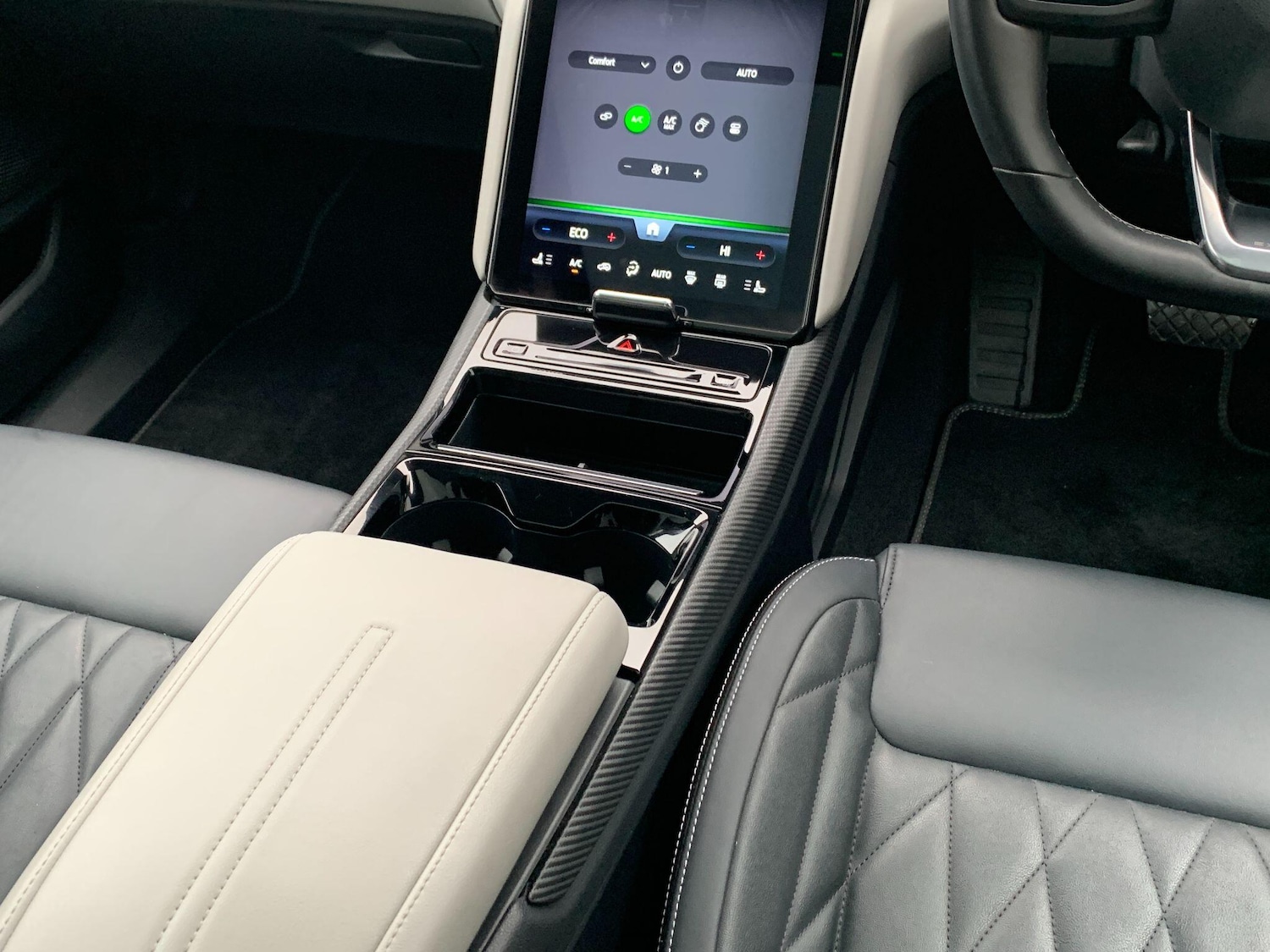 Used Ford Explorer 2024 for sale - 76899408: Photo 14