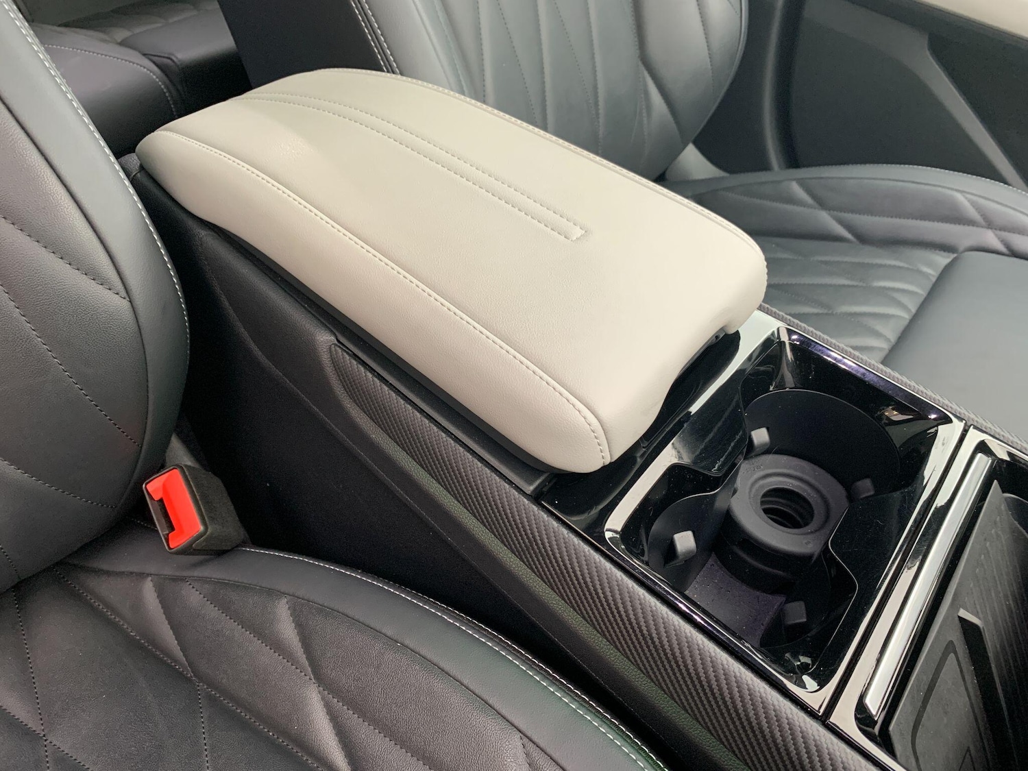 Used Ford Explorer 2024 for sale - 76899408: Photo 18