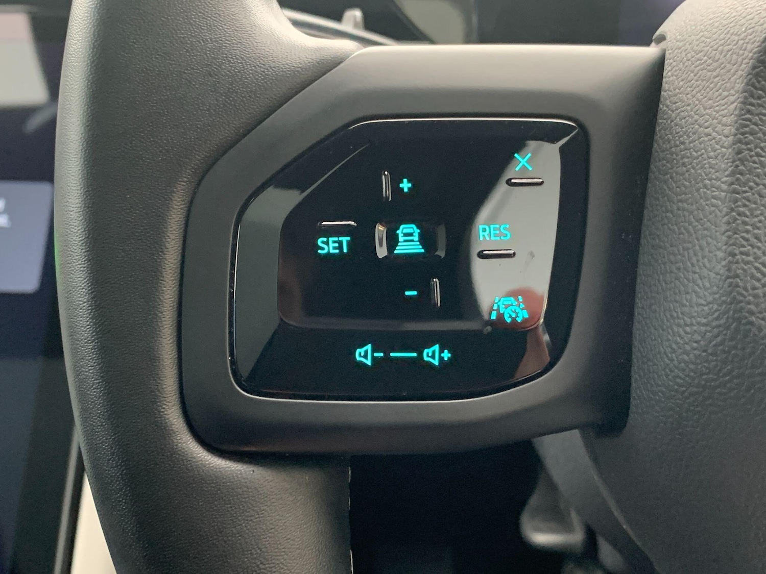 Used Ford Explorer 2024 for sale - 76899408: Photo 23