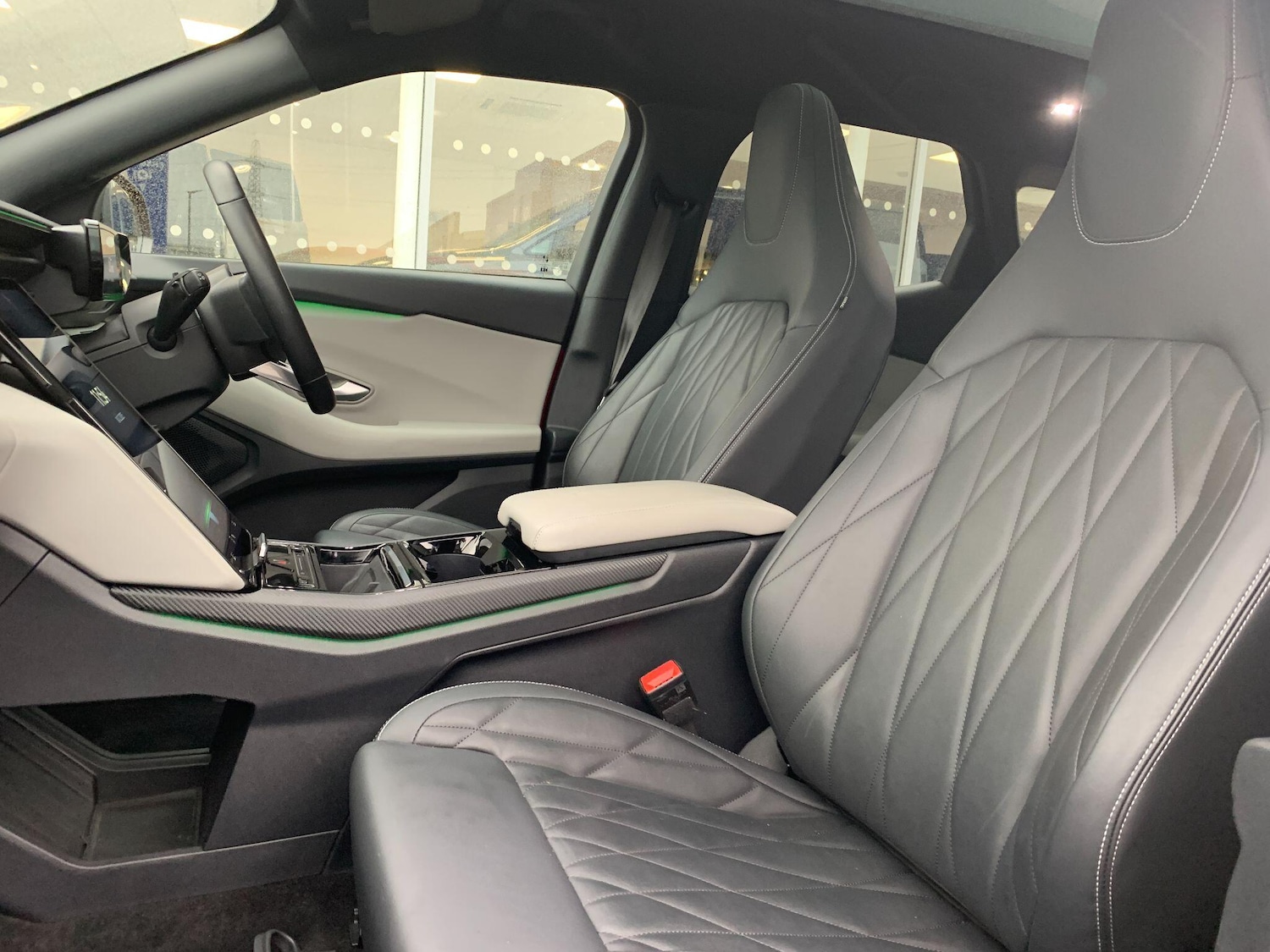 Used Ford Explorer 2024 for sale - 76899408: Photo 39