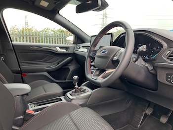 Used Ford Focus 2023 for sale - 76306530: Photo 2
