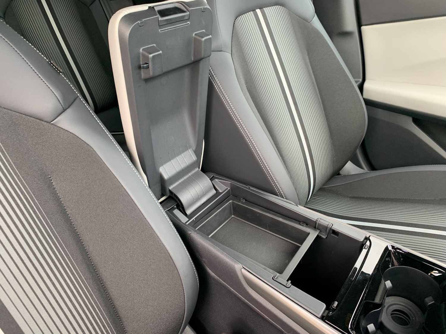 Used Ford Capri 2024 for sale - 76993086: Photo 51