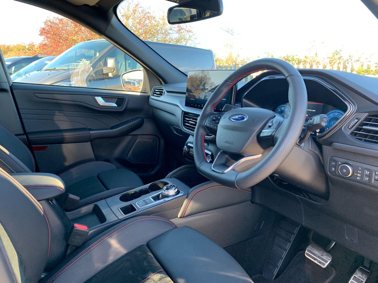 Used Ford Kuga 2025 for sale - 76658638: Photo 2