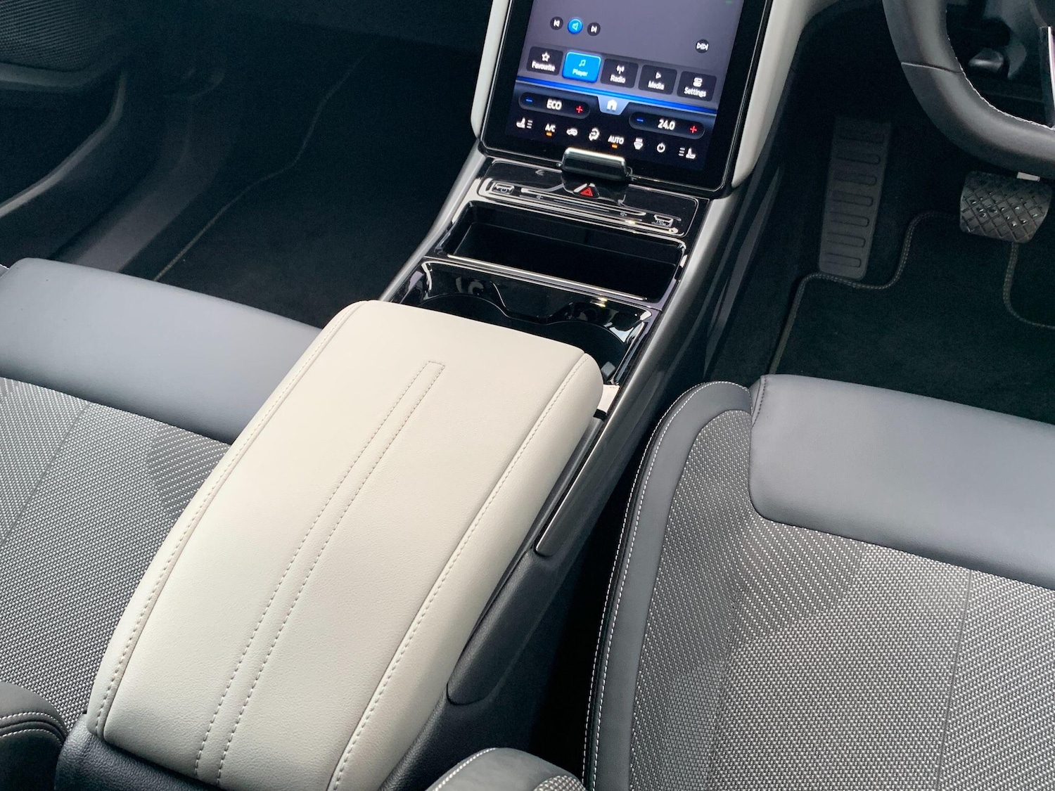 Used Ford Explorer 2025 for sale - 76898812: Photo 12