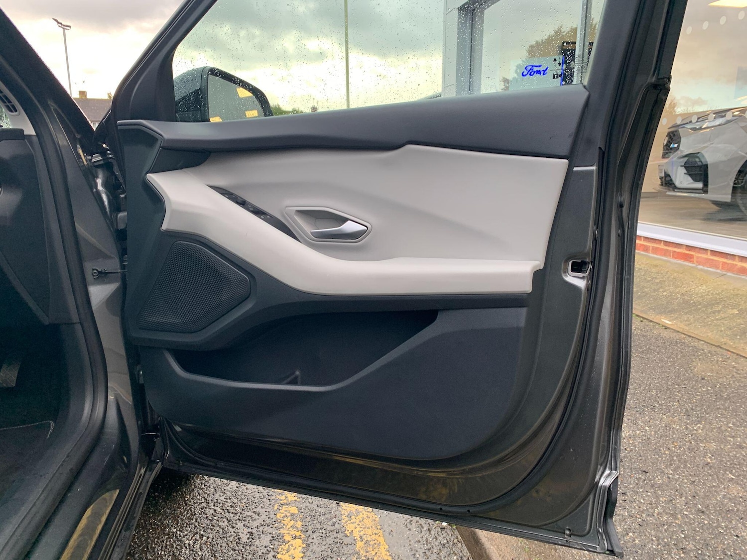 Used Ford Explorer 2025 for sale - 76898812: Photo 26