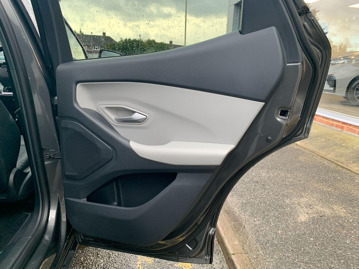 Used Ford Explorer 2025 for sale - 76898812: Photo 27